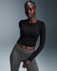 On - bluza - Studio Long-T Crop W - Black - L - Img 3