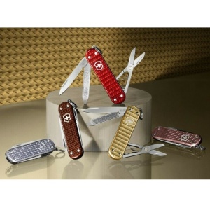 Victorinox - briceag clasic gama Precious Alox - auriu - Img 13