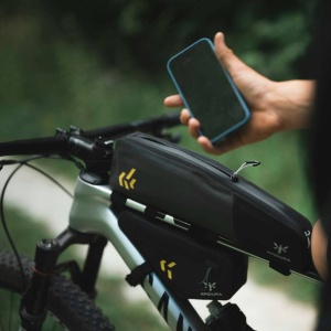 Apidura - geanta cadru bicicleta Backcountry 2.0 Long Top Tube Pack 1.8 litri - gri negru - Img 6