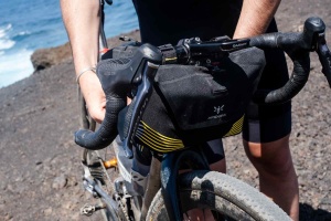 Apidura - Racing - Racing Handlebar Pack - 2L - Img 10