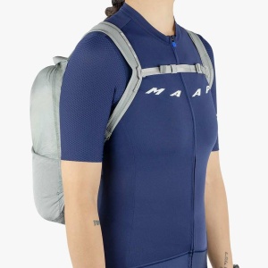 Apidura - Rucsac pliabil din material rezizstent apa Packable Backpack 13 litri - gri deschis - Img 4