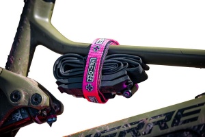 Banda prindere cadru Muc-Off Utility Frame Strap Roz - Img 4