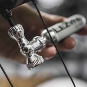 Lezyne - mini pompa CO2 - Control Drive CNC - black - 25g - Img 3