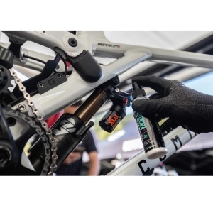 Muc-Off - spray lubrifiant intretinere suspensii bicicleta Silky Suspension Serum - 100ml - Img 2