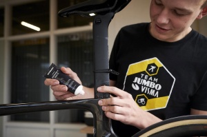 Dynamic Bike Care - Vaselina carbon pentru bicicleta Carbon Assembly Paste -20gr - Img 3