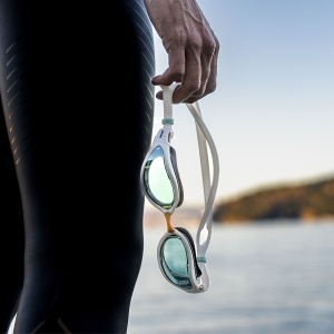 Finis - ochelari inot adulti Alliance googles - alb albastru lentila transparenta - Img 6