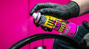 Muc-Off - Solutie pentru curatarea adezivului sau a solutiei anti-pana Glue and sealant remover - 200ml - Img 2