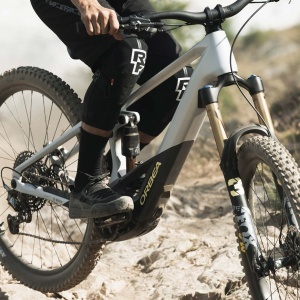 Orbea WILD H10 - bicicleta electrica e-MTB Trail full suspension 29 - maro cu componente custom Fox Kashima - Img 3