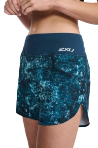 2XU - Pantaloni scurti de alergare pentru femei Aero 5 inch Shorts - albastru multicolor - Img 6
