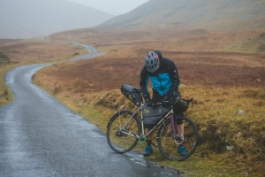 Apidura - geanta cadru bicicleta Expedition Full Frame Pack 14 litri - gri negru galben - Img 5