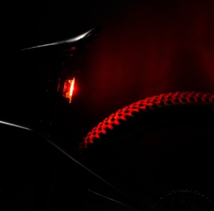 Lezyne - Lumina spate stop - Strip Drive Pro+ - 400 Lumeni - Img 3