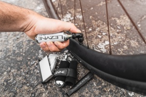 Lezyne - mini pompa CO2 - Pump Twin Speed Drive CNC cu cartus 25g - argintiu - Img 4