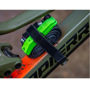 Muc-Off - banda transport accesorii bicicleta cu prindere pe cadru Utility Frame Strap - verde inchis army - Img 6