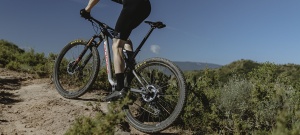 Orbea OIZ M-LTD Diamond - Red - bicicletă MTB XC full suspension - Img 4