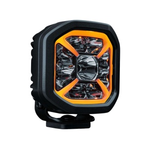 Proiector LED 4″ Strands Siberia X (10,2 cm), 3950 lm, rază 356 m, 60W, 5700K, fază lungă, poziție alb chihlimbar, carcasă aluminiu, 10-32V, IP68 IP69K, Strands