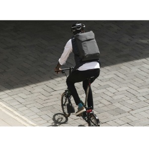 Apidura - rucsac sport urban City Backpack, capacitate 17 litri - gri inchis - Img 12