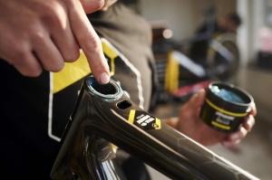 Dynamic Bike Care - Vaselina premium universala pentru bicicleta All Round Grease Premium - 150gr - Img 3