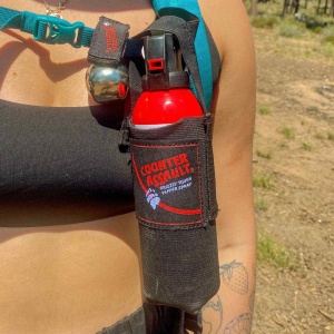 Husa universala pentru spray urs Counter Assault - Img 3