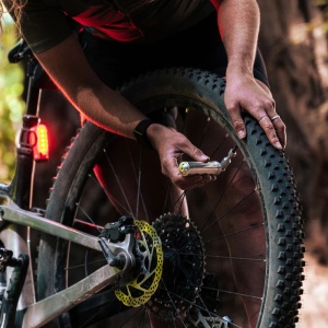 Lezyne - mini pompa CO2 bicicleta Alloy drive (cartus 16g CO2 inclus) - negru lucios - Img 19