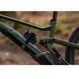 Muc-Off - banda transport accesorii bicicleta cu prindere pe cadru Utility Frame Strap - verde inchis army - Img 7