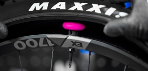 Muc-Off - Valva tubeless 44mm cu suport accesoriu localizare GPS bicicleta Stealth Tubeless Tag Holder - Img 14