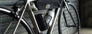 Apidura - accesoriu montaj si transport bidon bicicleta Expedition Bottle Cage Adapter - negru - Img 8