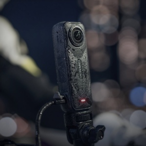 Capac USB Insta360 X5 - All-Weather Charging Cover - Img 6
