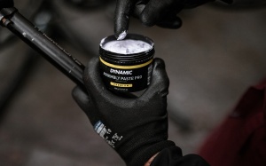 Dynamic Bike Care - Vaselina premium pentru bicicleta Assembly Paste Pro - 150gr - Img 3