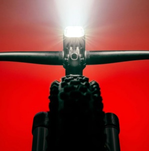 Lezyne - Lumina fata far - MEGA DRIVE 2400+ - 2400 lumeni USB - negru - Img 3