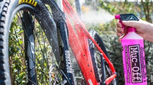 Muc-Off - Bike Care Essentials - pachet pentru curatarea si intretinerea bicicletelor - Img 4