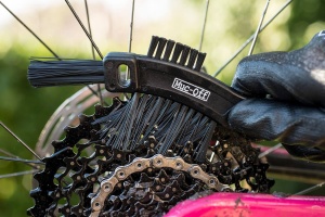Muc-Off - perie pentru curatare - Claw Brush - Img 5