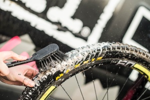 Muc-Off - perie pentru curatarea anvelopelor si a transmisiei - Img 4