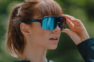 Ochelari de schi electro fotocromatici React Swiss SIGHT - lentila Ruby si rama neagra - Img 36