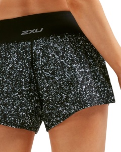 2XU - Pantaloni scurti de alergare pentru femei XVENT 3" Free Short - negru gri granit - Img 5