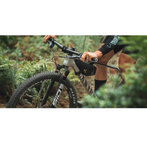 Apidura - geanta cadru bicicleta Backcountry 2.0 Frame Pack 1 litru - negru gri - Img 10