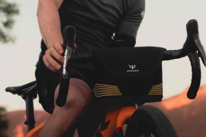 Apidura - Racing - Racing Handlebar Pack - 2L - Img 11