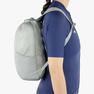 Apidura - Rucsac pliabil din material rezizstent apa Packable Backpack 13 litri - gri deschis - Img 3