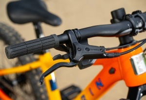 Bicicletă copii MTB Marin Bike SAN QUENTIN JR 20" - galben portocaliu - Img 4