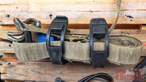 Clema (suport) din cauciuc universală 60–87mm pentru prindere lanterne, topoare, scule, stingătoare sau accesorii auto și camping, Fitrub - Img 3