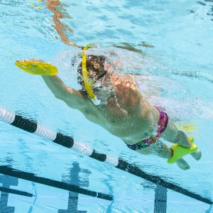 Finis - accesoriu inot (plutitor) pentru picioare Ankle Buoy - galben - Img 3