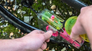Muc-Off - Dispozitiv pentru curatarea lantului X-3 Dirty Chain Cleaner - Img 12