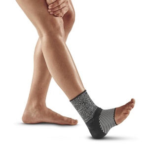 CEP - ortho glezna - Max Support Compression - Ankle Sleeve - negru alb - Img 2