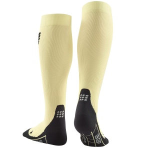 CEP - Sosete de compresie pentru femei Women Running socks - galben lamaie negru lunges lemon - Img 3