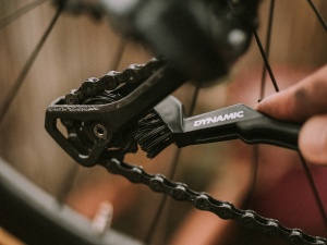 Dynamic Bike Care - Perie curatare transmisie bicicleta Drivetrain Detailing Brush - negru - Img 3