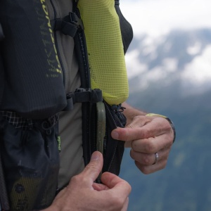 Instinct - vesta alergare tip rucsac - ALPI 40 + 2x HydraPack 600ml - 40L - Img 11