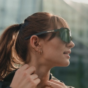 Ochelari de schi electro fotocromatici React Swiss SIGHT - lentila Ruby si rama neagra - Img 11