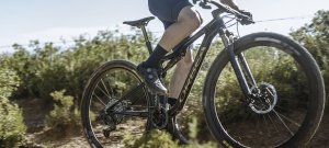 Orbea OIZ H10 White Chic- Shadow Coral - bicicletă MTB XC full suspension - Img 4