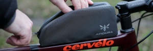 Apidura - geanta compacta cadru bicicleta Expedition Bolt On Top Tube Pack, 1Litru - gri negru - Img 8