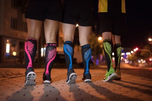 CEP - Sosete compresie alergare cu elemente refectorizante pentru femei Nighttech women socks - negru gri reflect - Img 3