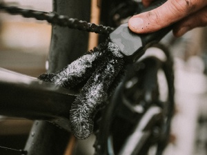 Dynamic Bike Care - Perie cu 2 capete pentru curatare furca bicicleta Two Prong Brush - negru - Img 3